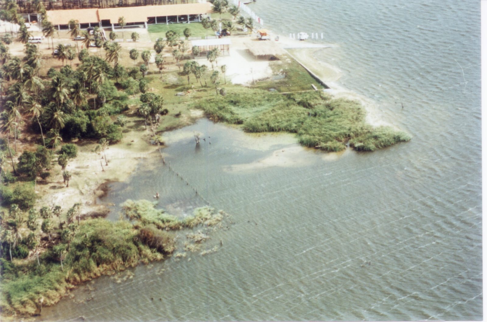 Vista aérea da Lagoa do Portinho, entre Luís Correia e Parnaíba